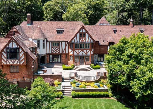 Property at 1 Somerset Dr S, Great Neck, NY 11020, 7 beds, 9 baths