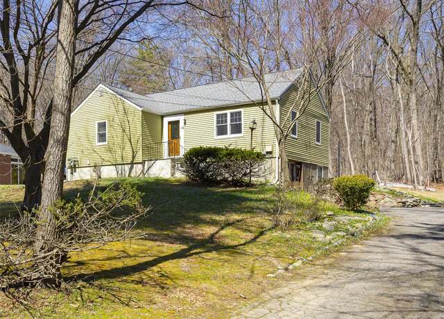 Property at 24 Chestnut Ln, Newburgh, NY 12550, 3 beds, 2 baths