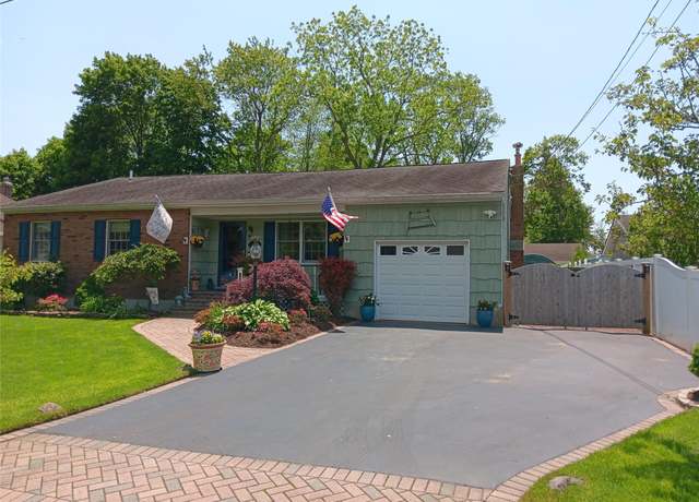 Property at 56 5th St, West Sayville, NY 11796, 3 beds, 2 baths
