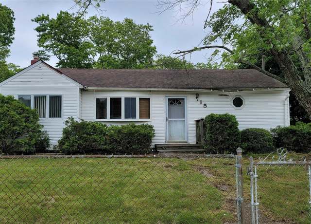 Property at 15 Wauwepex Trl, Ridge, NY 11961, 2 beds, 1 bath