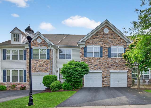 Property at 22 Ford Ct, Monroe, NY 10950, 3 beds, 2.5 baths