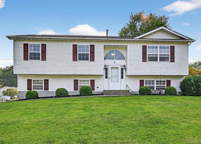Property at 1 Windsor Square Dr, New Windsor, NY 12553, 3 beds, 2 baths