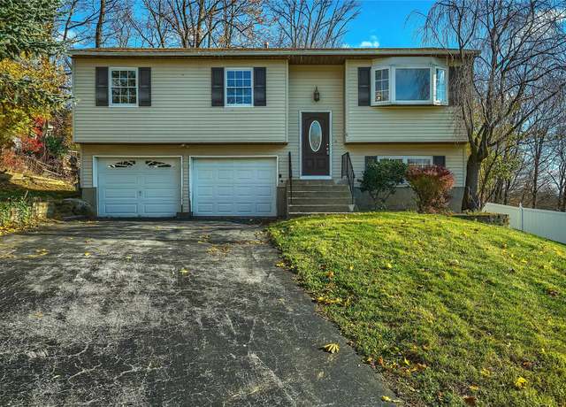 Property at 8 Hall Ct, Monroe, NY 10950, 3 beds, 1.5 baths