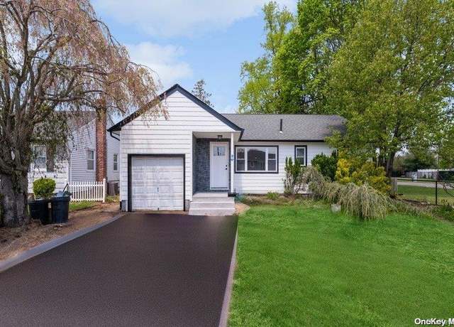 Property at 30 Crestline Ave, Bethpage, NY 11714, 3 beds, 2 baths