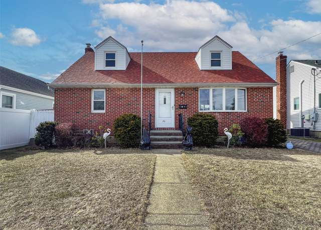 Property at 70 Bruce Ave, Hicksville, NY 11801, 4 beds, 2 baths