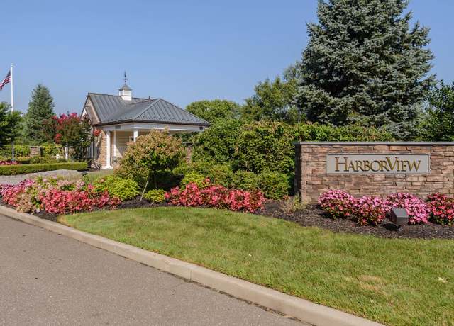 Property at 258 Harbor View Dr, Port Washington, NY 11050, 3 beds, 2.5 baths