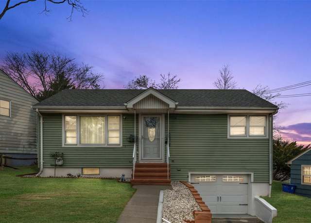 Property at 16 Robertson Dr, Middletown, NY 10940, 2 beds, 1.5 baths