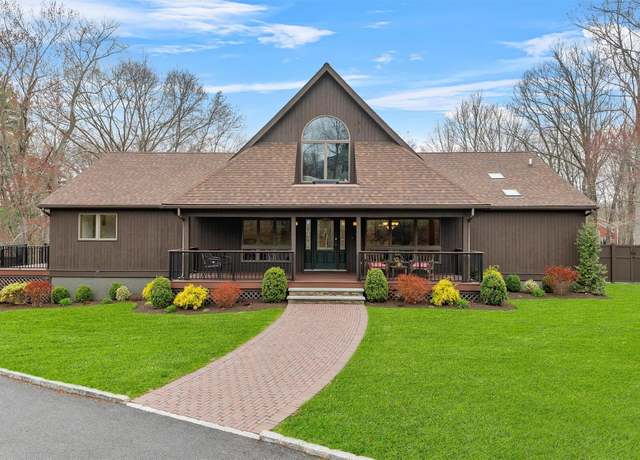 Property at 217 Locust Ave, Cortlandt Manor, NY 10567, 3 beds, 3.5 baths