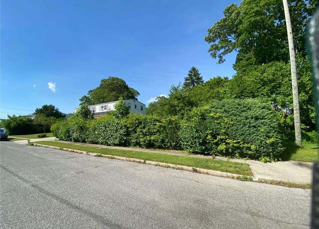Property at Undisclosed address, Lindenhurst, NY 11757, 9 beds, 4 baths
