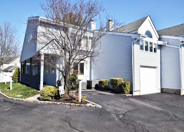 Property at 10 Windsor Ct, Amityville, NY 11701, 3 beds, 2.5 baths