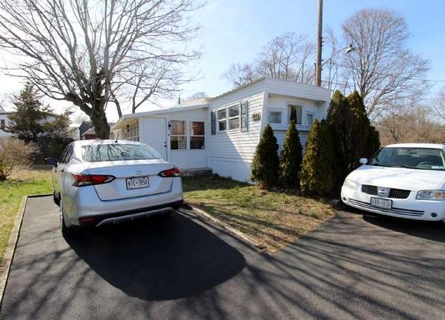 Property at 13A Johns Ln, Aquebogue, NY 11931, 2 beds, 1 bath