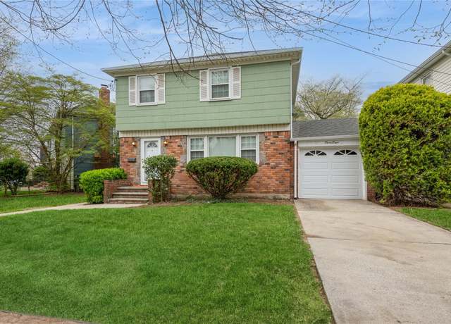 Property at 38 Floral Pkwy, Floral Park, NY 11001, 3 beds, 1.5 baths