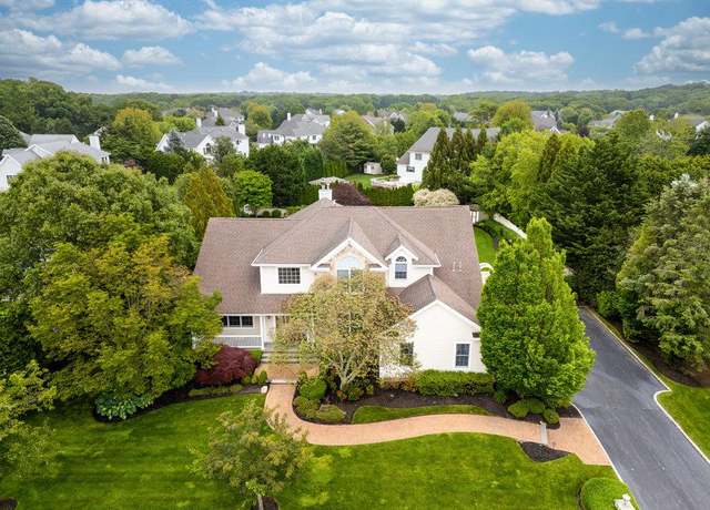 Property at 134 Elmwood Dr, Dix Hills, NY 11746, 5 beds, 4 baths