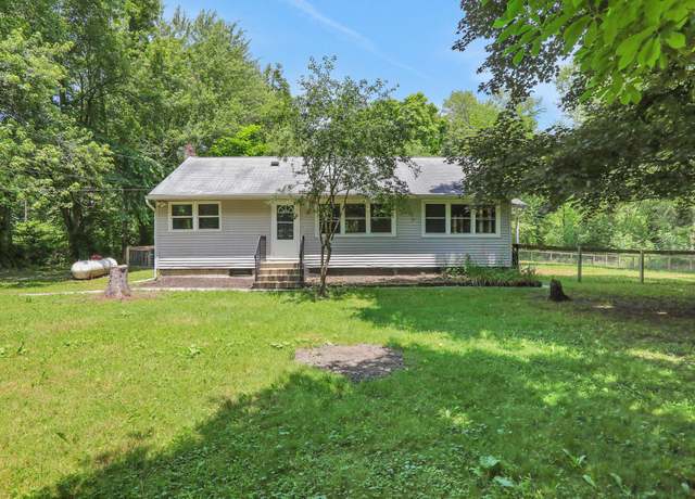 Property at 204 Stony Ford Rd, Middletown, NY 10941, 3 beds, 1 bath
