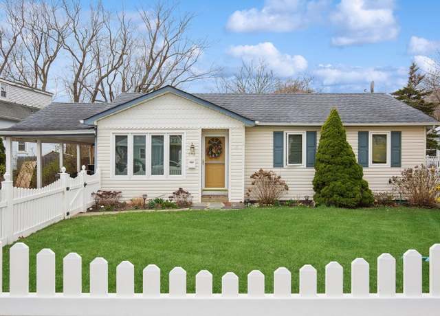 Property at 648 Northville Tpke, Riverhead, NY 11901, 3 beds, 1 bath