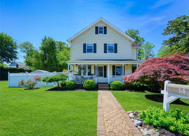 Property at 14 Woodland Dr, Kings Park, NY 11754, 4 beds, 3 baths
