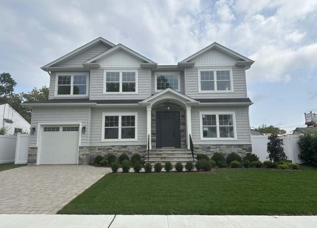 Property at 4 Kroll St, Plainview, NY 11803, 5 beds, 3 baths