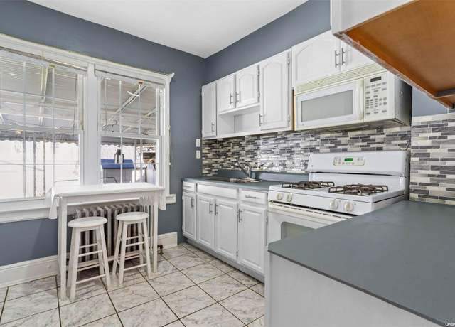 Property at 127-15 102 Ave, Richmond Hill, NY 11418, 4 beds, 2 baths