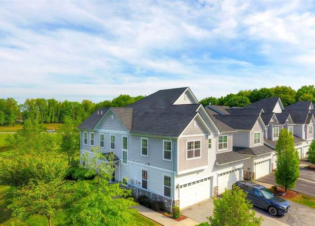Property at 1 Lindentree Ln, Middletown, NY 10940, 3 beds, 3.5 baths