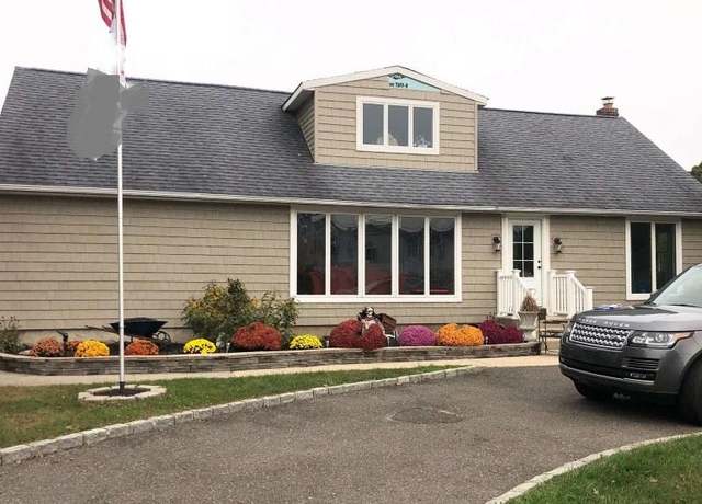 Property at 231 Terry Rd, Sayville, NY 11782, 5 beds, 3 baths