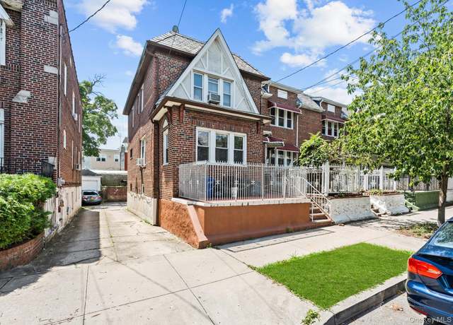 Property at 3329 Wilson Ave, Bronx, NY 10469, 3 beds, 2.5 baths
