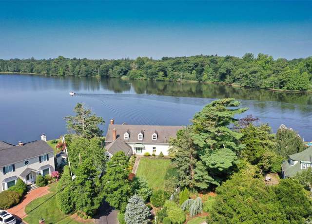 Property at 170 Connetquot Dr, Oakdale, NY 11769, 4 beds, 2.5 baths