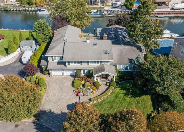 Property at 71 Overlea St E, Massapequa Park, NY 11762, 6 beds, 5.5 baths