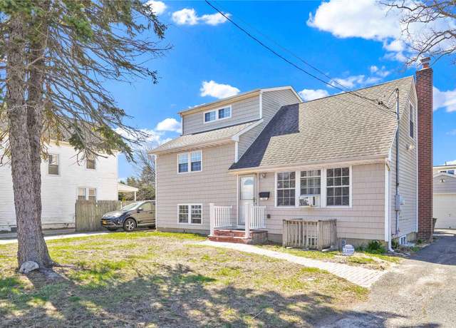 Property at 160 3rd Ave, Bay Shore, NY 11706, 4 beds, 3 baths