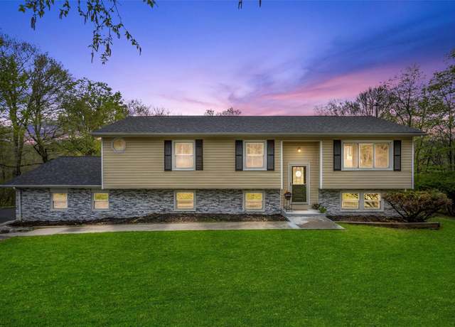 Property at 122 Susan Dr, Poughquag, NY 12570, 3 beds, 2 baths