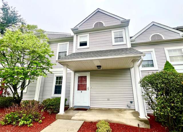 Property at 12 Durham Ct, Middletown, NY 10940, 2 beds, 1.5 baths