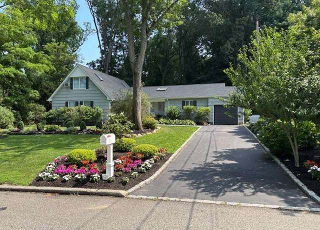 Property at 34A Oak St, Smithtown, NY 11787, 6 beds, 3 baths