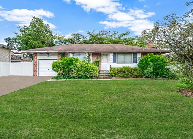 Property at 20 Bowling Ln, Deer Park, NY 11729, 3 beds, 1 bath