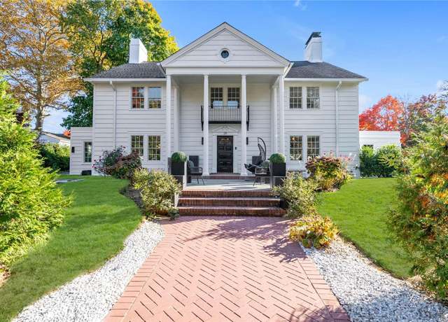 Property at 28 Nassau Dr, Great Neck, NY 11021, 5 beds, 4.5 baths