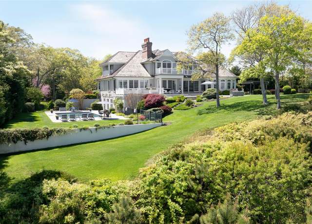 Property at 3745 Nassau Point Rd, Cutchogue, NY 11935, 4 beds, 5.5 baths
