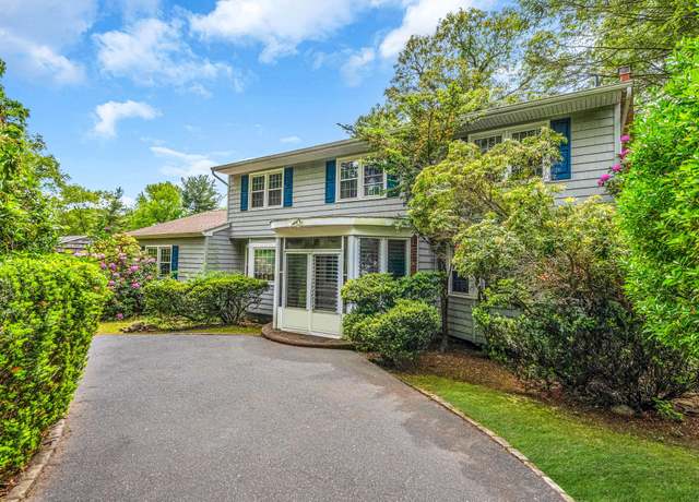 Property at 121 Village Hill Dr, Dix Hills, NY 11746, 6 beds, 4 baths