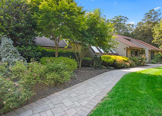 Property at 3 Silver Beech Ct, Setauket, NY 11733, 3 beds, 2.5 baths