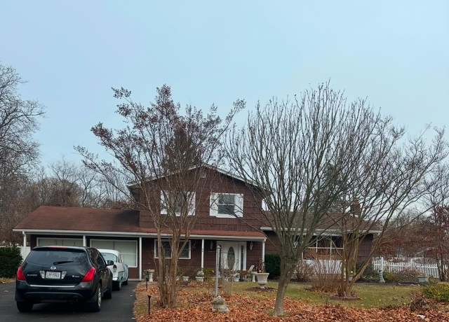 Property at 23 Bergen St, Brentwood, NY 11717, 4 beds, 1.5 baths