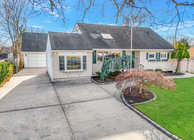 Property at 46 Arthur St, Brentwood, NY 11717, 4 beds, 2 baths