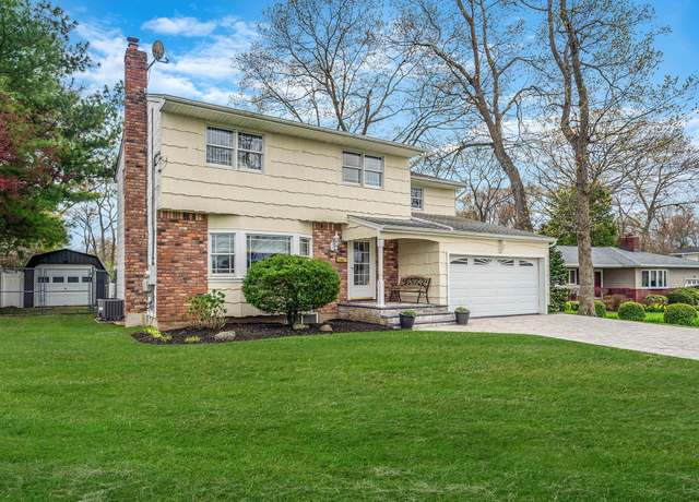 Property at 42 Pitt Ave, Deer Park, NY 11729, 4 beds, 2.5 baths