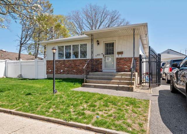 Property at 652 Stewart Ave, Bethpage, NY 11714, 3 beds, 2 baths