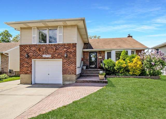 Property at 146 Newbridge Rd, East Meadow, NY 11554, 3 beds, 2 baths