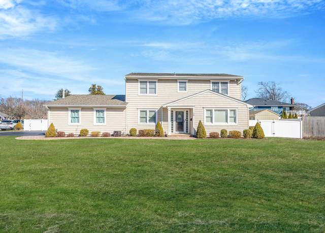 Property at 79 Palmer Dr, Sayville, NY 11782, 4 beds, 3 baths