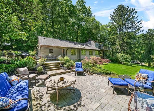 Property at 42 Raspberry Ln, Carmel, NY 10512, 2 beds, 2.5 baths