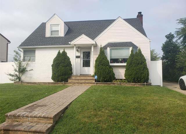 Property at 711 Park Ave, Uniondale, NY 11553, 4 beds, 2 baths