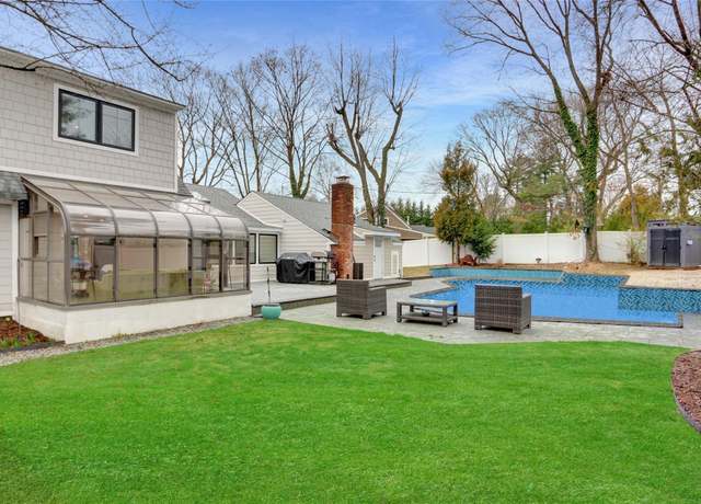 Property at 77 Dogleg Ln, Roslyn Heights, NY 11577, 4 beds, 3.5 baths