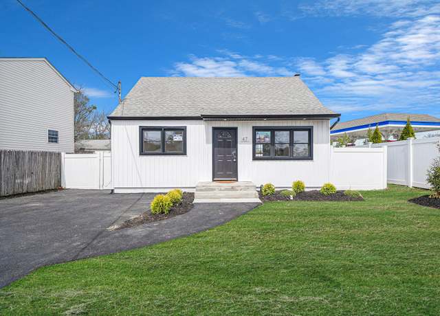 Property at 47 Essex Cir, Shirley, NY 11967, 4 beds, 2 baths
