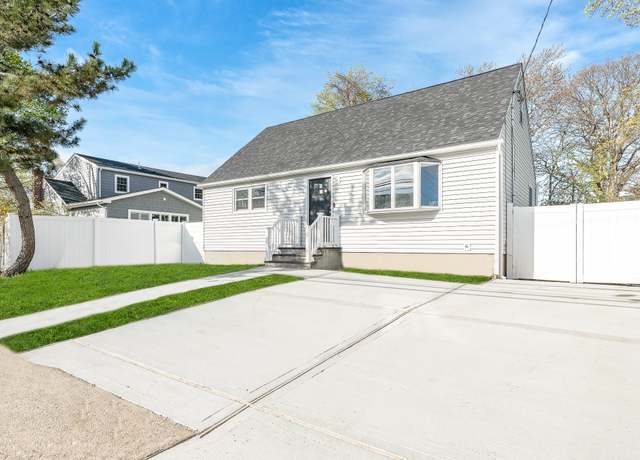 Property at 216 S Delaware Ave, Lindenhurst, NY 11757, 4 beds, 2 baths