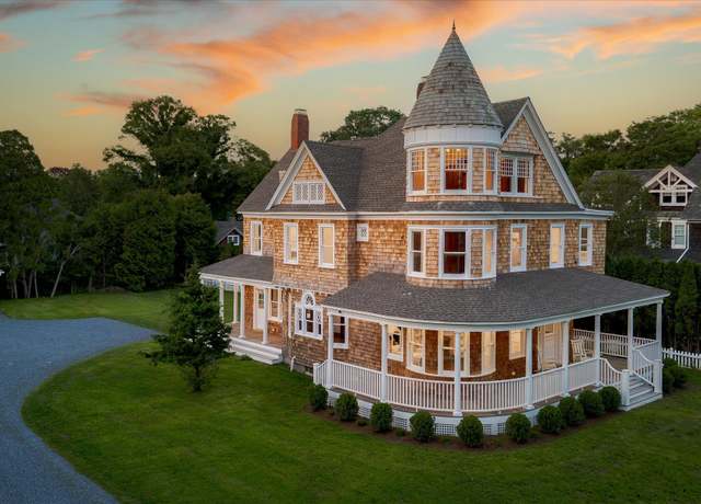 Property at 30 Huntting Ln, East Hampton, NY 11937, 7 beds, 4 baths