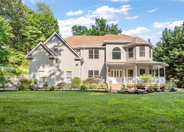 Property at 91 Bennetts Rd, East Setauket, NY 11733, 5 beds, 3 baths