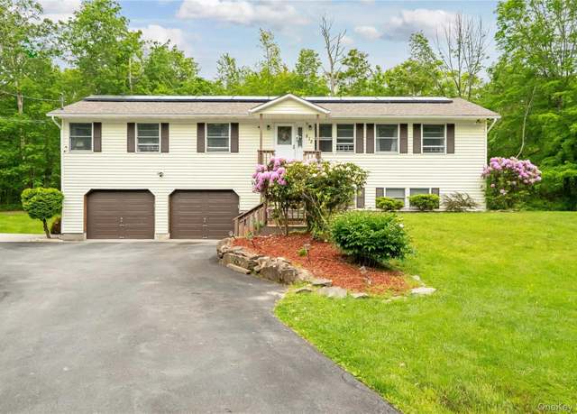Property at 612 Shoddy Hollow Rd, Middletown, NY 10940, 4 beds, 3 baths
